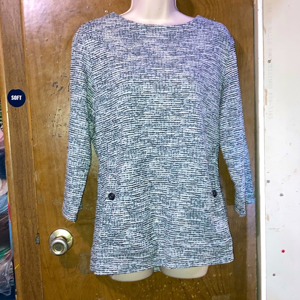 XL black and white top